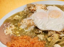 Chilaquiles Verdes con Huevos